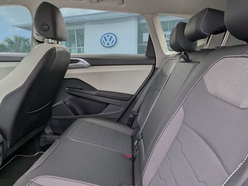 New 2026 Volkswagen Taos SE FWD image 14