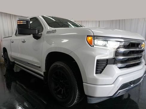 Used 2024 Chevrolet Silverado 1500 High Country w/ High Country Premium Package AWD/4WD image 2