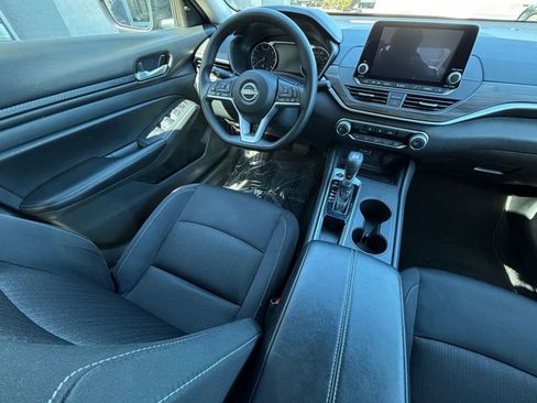 Used 2025 Nissan Altima 2.5 SV image 40