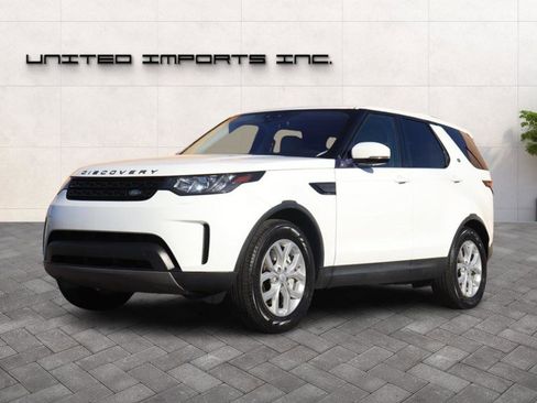 Used 2018 Land Rover Discovery SE image 3