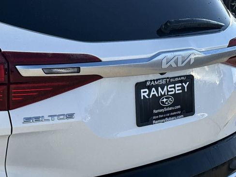 Used 2023 Kia Seltos EX image 11