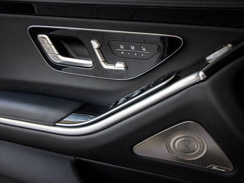 Used 2023 Mercedes-Benz S 500 4MATIC image 25