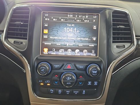 Used 2016 Jeep Grand Cherokee Overland AWD/4WD image 13
