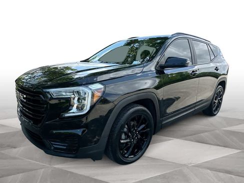 Used 2023 GMC Terrain SLE w/ Driver Convenience Package FWD image 4