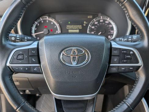 Used 2024 Toyota Highlander XLE image 19