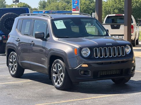 Used 2018 Jeep Renegade Latitude FWD image 46