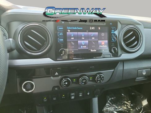 Used 2018 Toyota Tacoma TRD Sport w/ Technology Package image 15