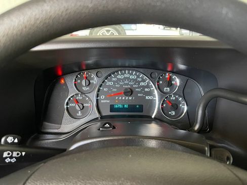 Used 2024 Chevrolet Express 3500 LT w/ LT Preferred Equipment Group RWD image 20