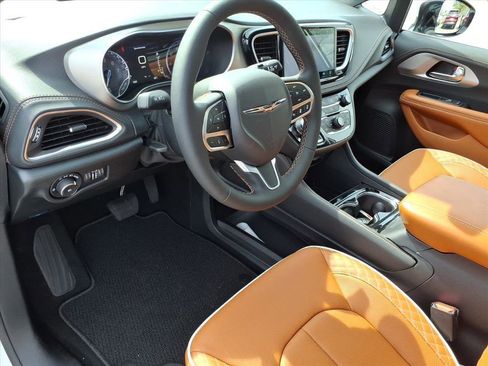 New 2026 Chrysler Pacifica Pinnacle AWD/4WD image 4