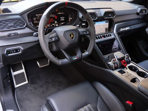 Used 2024 Lamborghini Urus Performante image 25