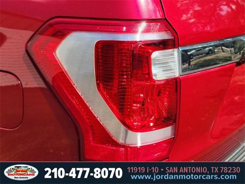 Used 2021 Ford Expedition XLT image 9
