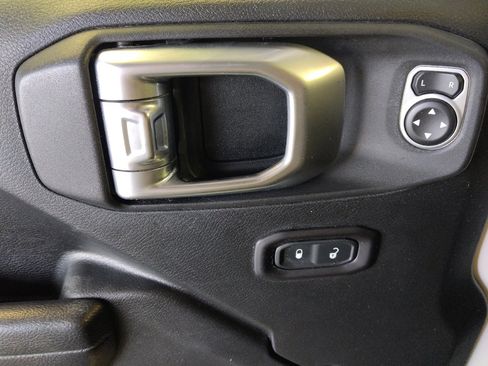 Used 2018 Jeep Wrangler Sport image 27