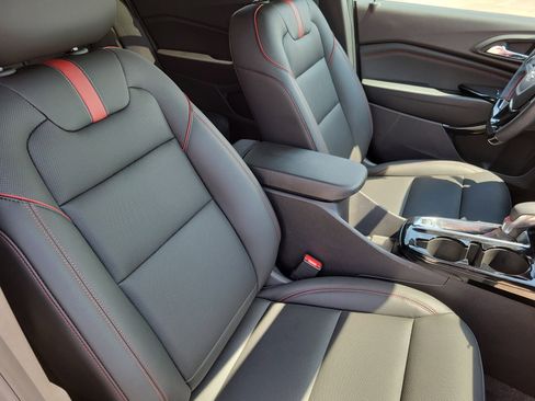 Used 2025 Chevrolet Trax RS w/ Driver Confidence Package image 10