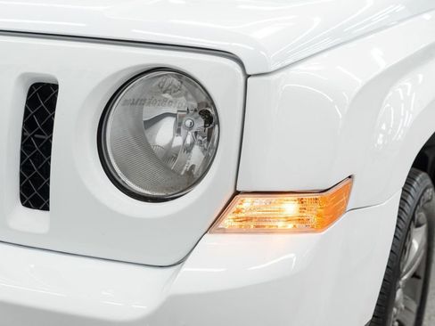 Used 2017 Jeep Patriot Sport FWD image 31