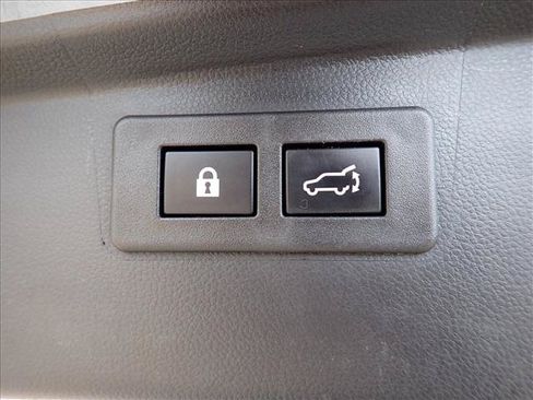 Used 2023 Subaru Outback Limited AWD/4WD image 7