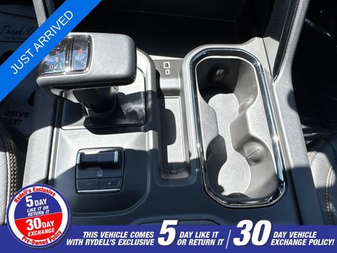 Used 2023 GMC Sierra 1500 AT4 w/ Technology Package AWD/4WD image 9