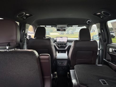 New 2026 Ford Explorer Platinum image 28