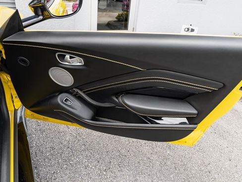 Used 2020 Aston Martin V8 Vantage Coupe image 42