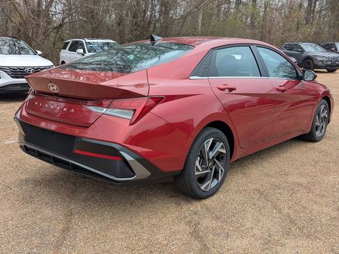 New 2025 Hyundai Elantra SEL image 2