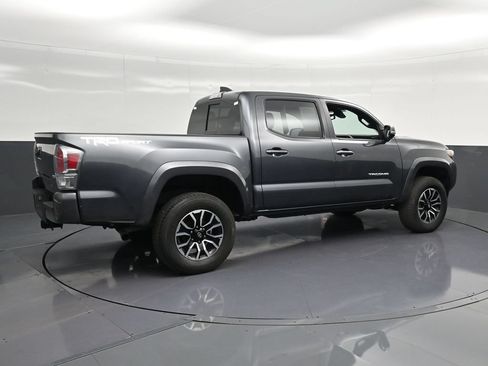 Used 2022 Toyota Tacoma TRD Sport w/ Technology Package RWD image 3