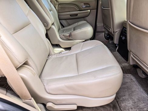 Used 2014 Cadillac Escalade Luxury AWD/4WD image 40