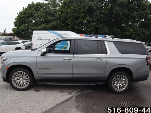 Used 2023 Chevrolet Suburban Premier AWD/4WD image 8