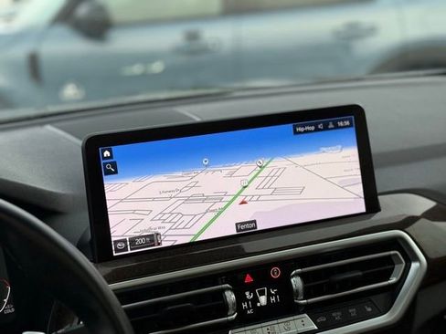 Used 2023 BMW X4 xDrive30i image 4