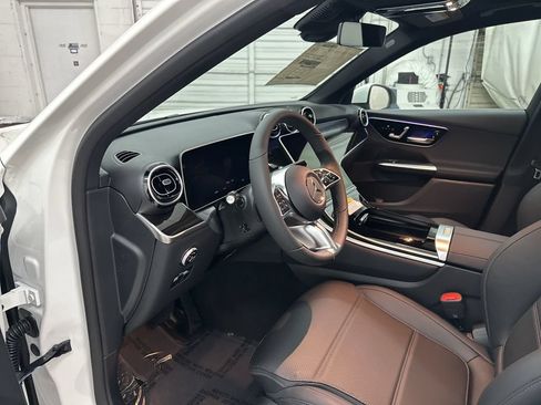 Used 2026 Mercedes-Benz GLC 300 4MATIC image 9
