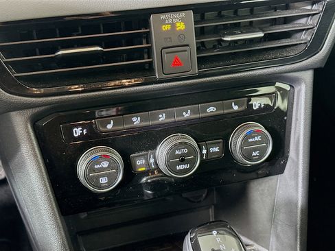 Used 2024 Volkswagen Taos SE image 24