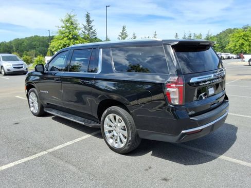 Certified 2023 Chevrolet Suburban LT w/ Luxury Package RWD image 7