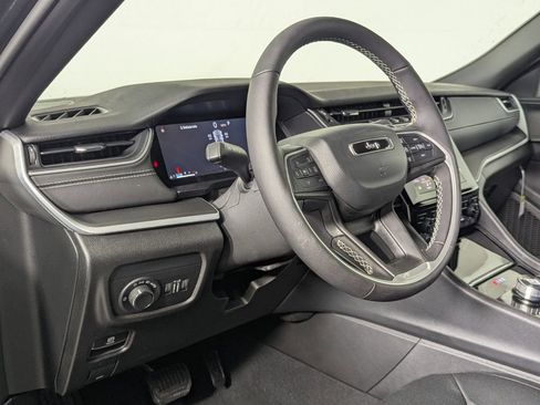 New 2025 Jeep Grand Cherokee Laredo w/ Luxury Tech Group I image 13