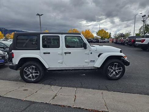 Used 2024 Jeep Wrangler Unlimited AWD/4WD image 5
