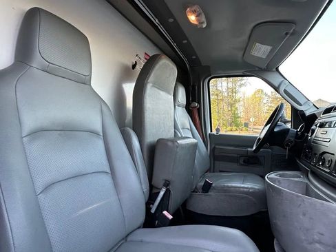 Used 2015 Ford E-350 and Econoline 350 Super Duty image 25
