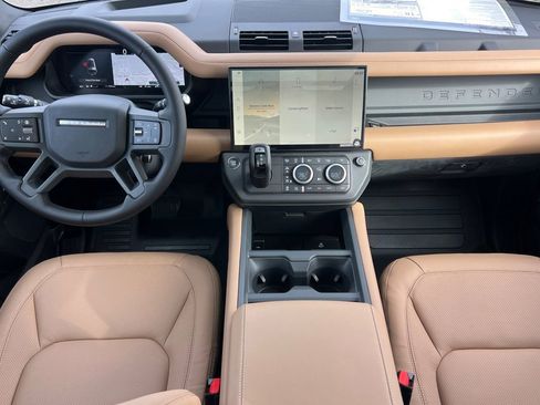 New 2026 Land Rover Defender 130 X-Dynamic SE image 25