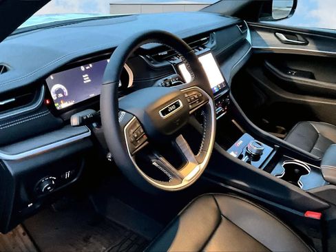 New 2025 Jeep Grand Cherokee Limited w/ Luxury Tech Group II image 3