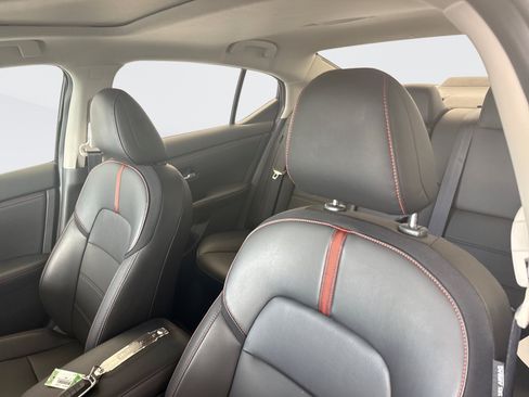 Used 2024 Nissan Sentra SR w/ SR Premium Package FWD image 11
