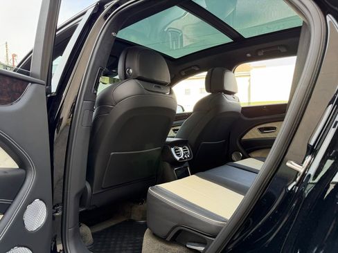 Used 2023 Bentley Bentayga AWD/4WD image 21