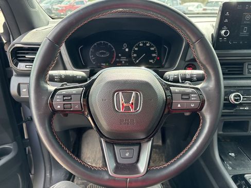 Used 2024 Honda Pilot TrailSport image 23