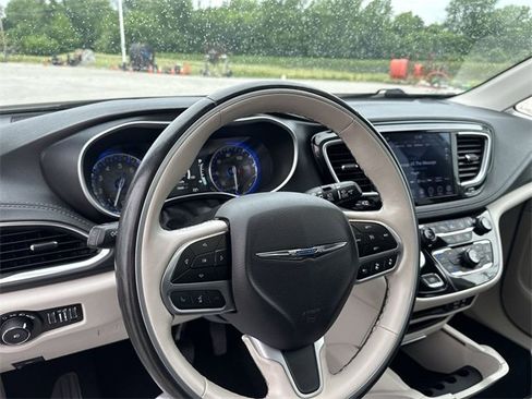 Used 2020 Chrysler Pacifica Limited w/ Advanced Safetytec Group image 21