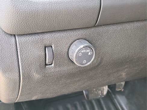 Used 2022 Chevrolet Colorado LT w/ Fleet Safety Package image 18