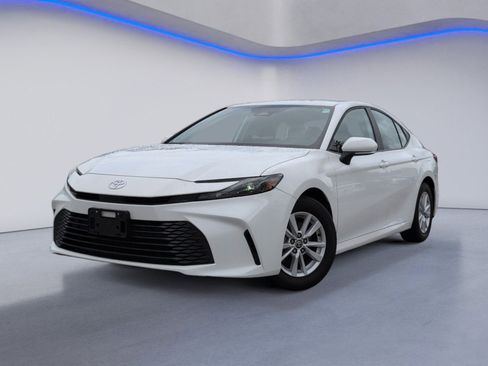 Used 2025 Toyota Camry LE FWD image 2