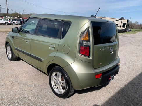 Used 2010 Kia Soul + w/ Audio Pkg image 6