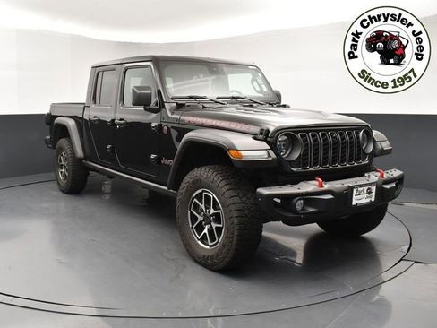 Used 2024 Jeep Gladiator Rubicon w/ Technology Group AWD/4WD image 4