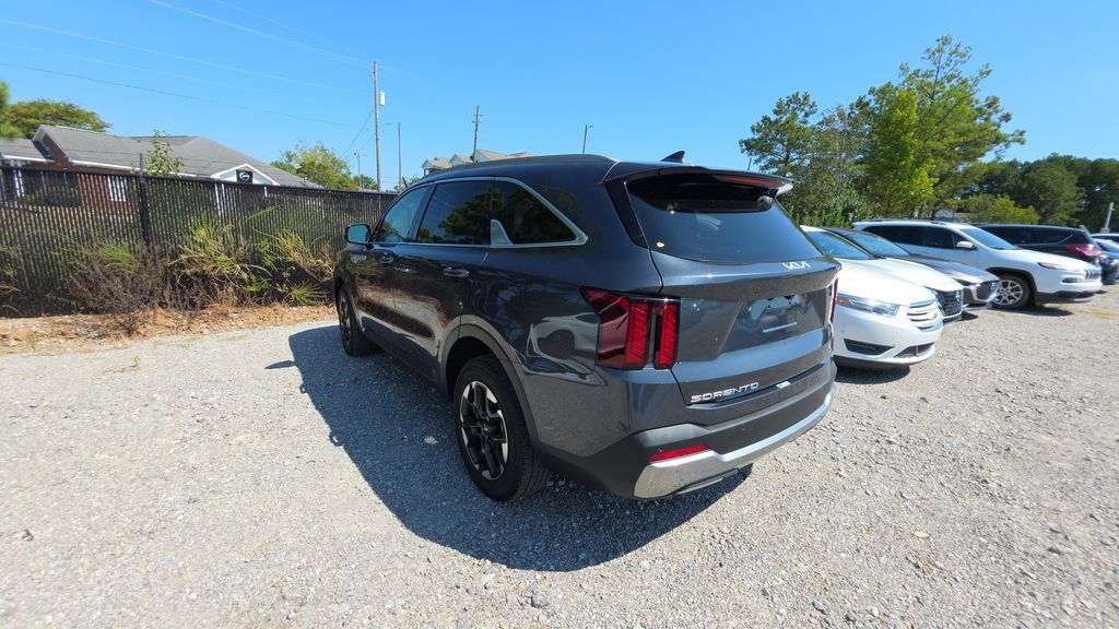Used 2024 Kia Sorento S AWD/4WD image 4