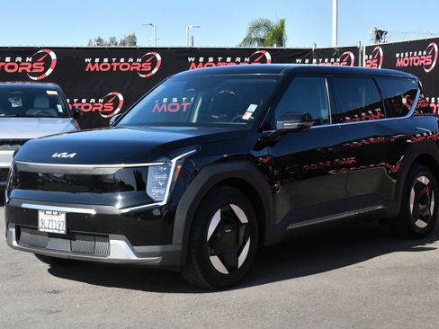 Used 2024 Kia EV9 Light Long Range RWD image 3