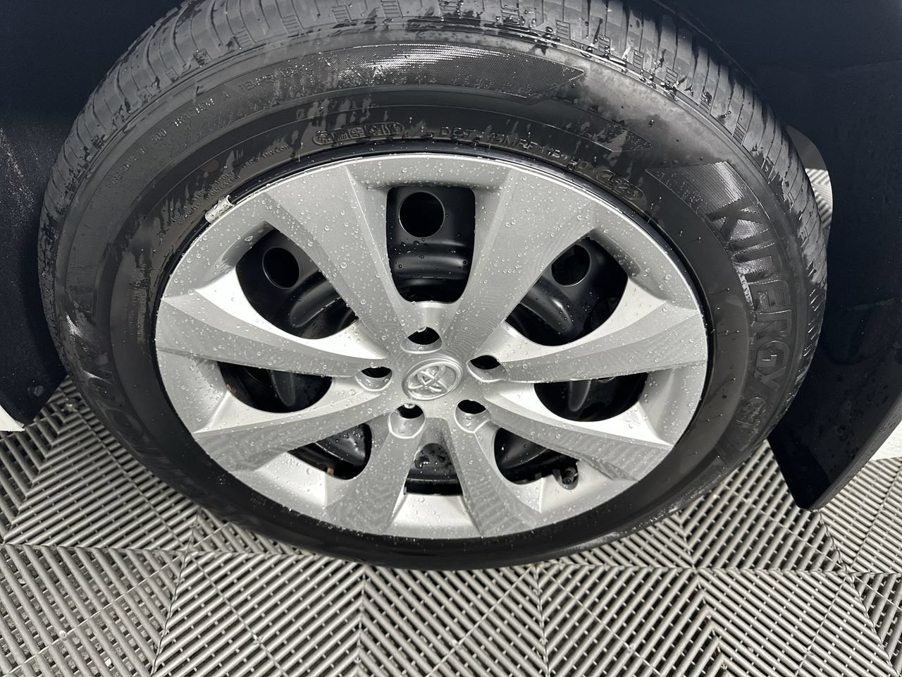 Used 2025 Toyota Corolla LE FWD image 21