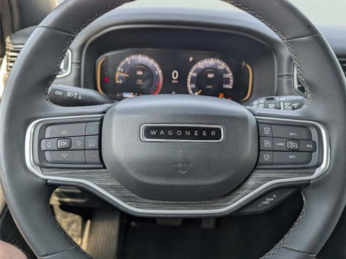 Used 2024 Jeep Wagoneer L Series II w/ Flexible Seating Group AWD/4WD image 27