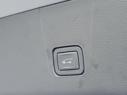 Certified 2023 Chevrolet Traverse LT FWD image 8