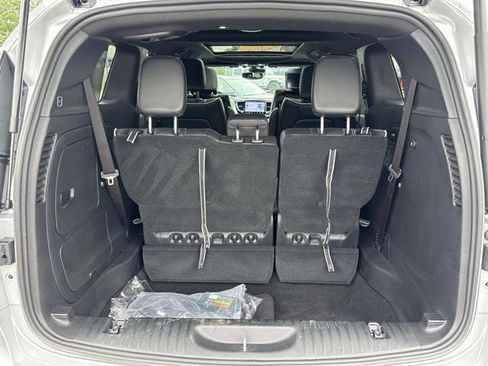 Used 2023 Chrysler Pacifica Limited w/ Uconnect Theater Family Group image 17