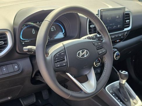 New 2025 Hyundai Venue SEL image 14
